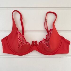 Victoria's Secret Very Sexy Push Up Without Padding Bra Size 36B Red